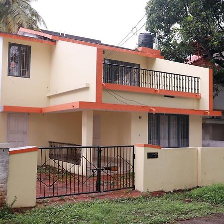 Toms Villa Along National Highway Thrissur At Nadathara Dış mekan fotoğraf